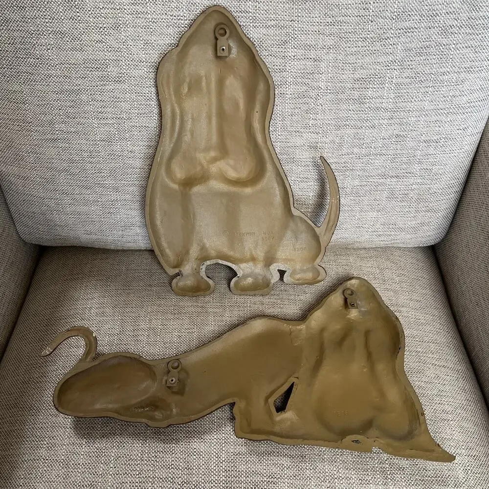 2 Vintage Sexton 1967 1206 Basset Hound Dogs Cast Metal Wall Plaques Brown Tan